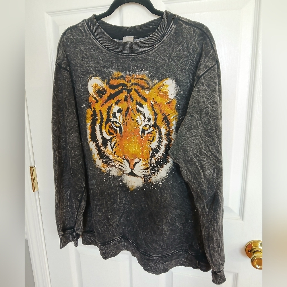 Love Vintage Y2K Grunge Aesthetic Cotton Black Acid Wash Goth Graphic Sweatshirt